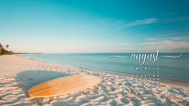 Beach-august-wallpaper-with-calendar-for-computer